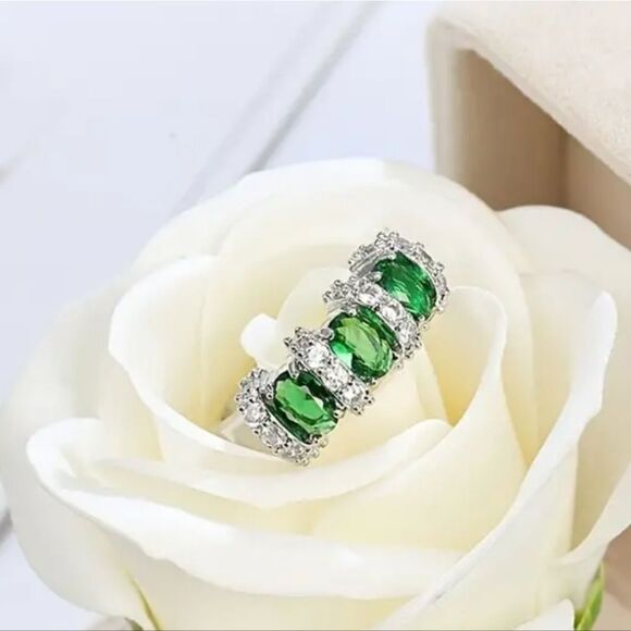 Emerald Green Stone Inspired Statement Ring - Picture 8 of 12